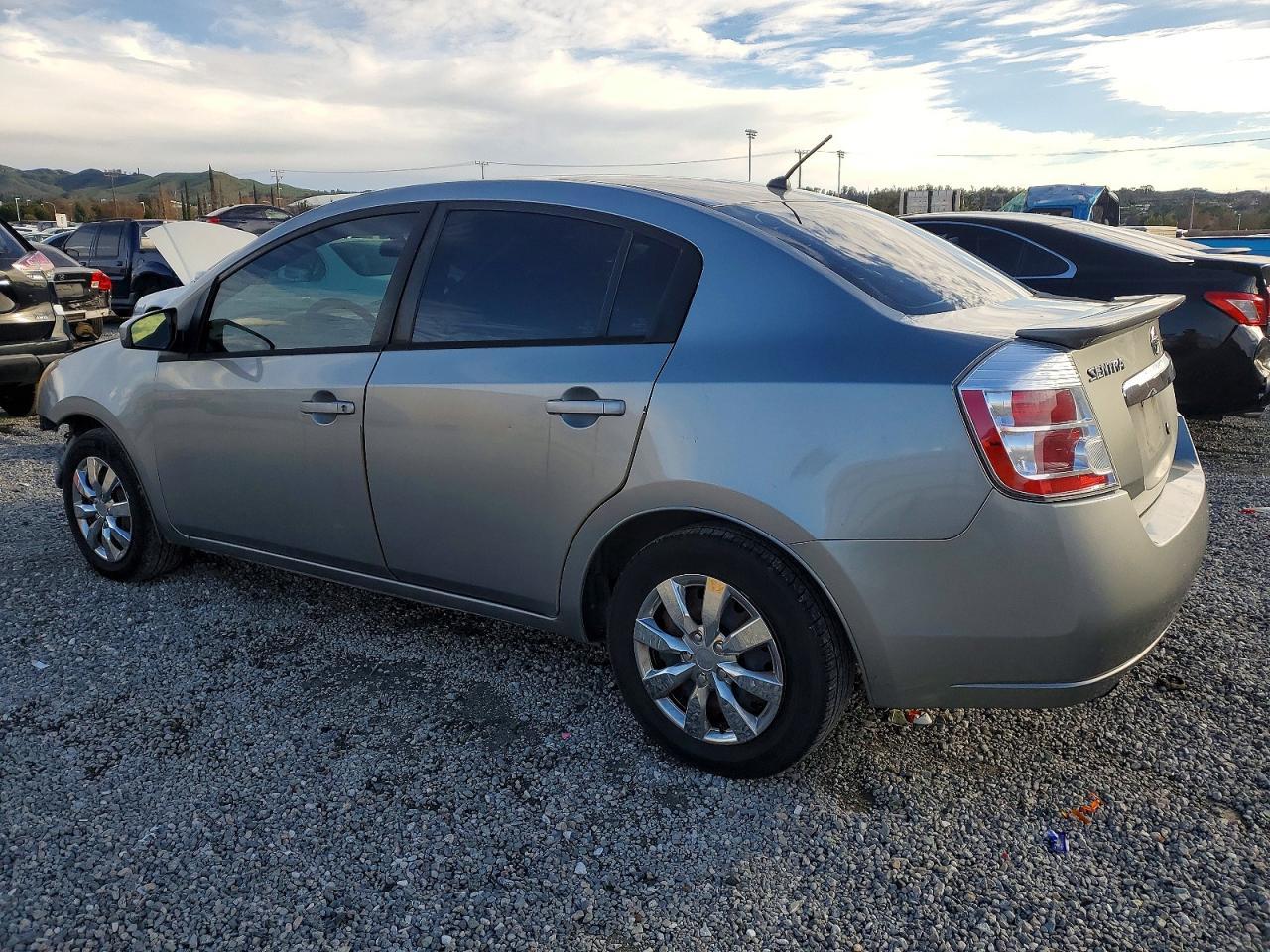 2012 Nissan Sentra 2.0 - Image 2