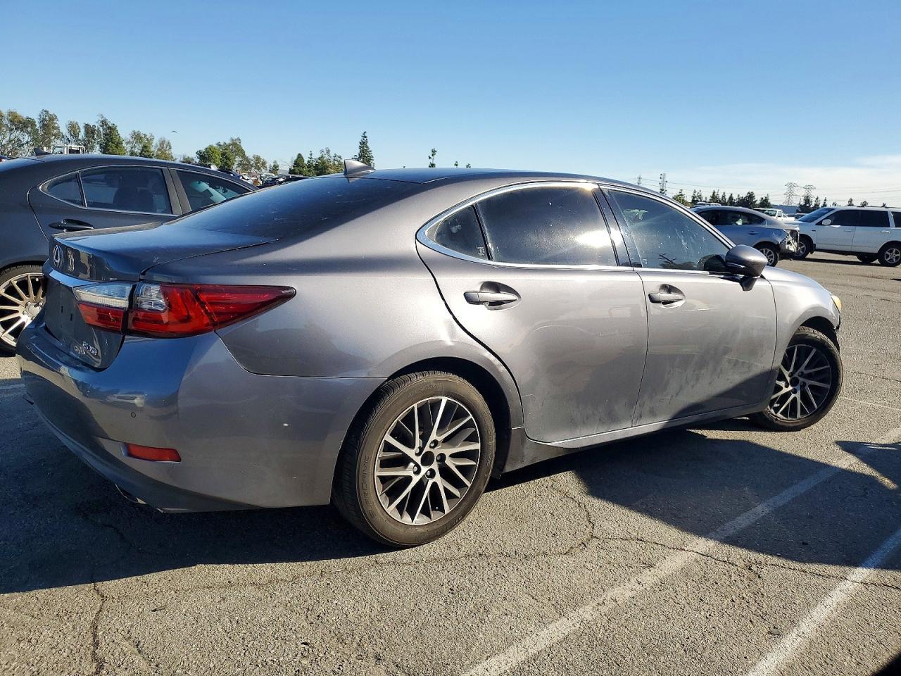 2016 Lexus Es 350 - Фото 3