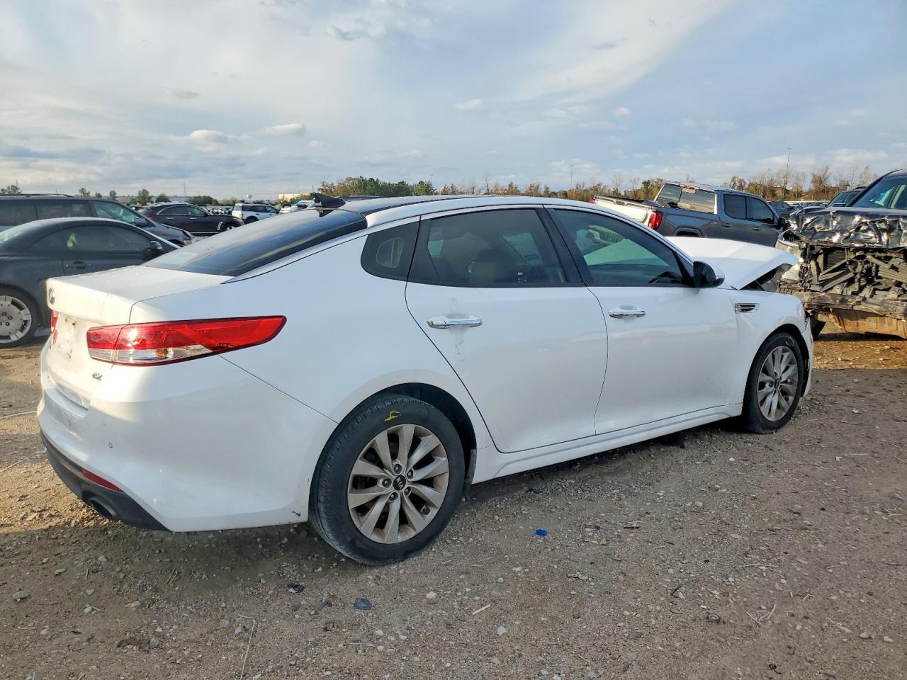 2016 Kia Optima Ex - Image 3