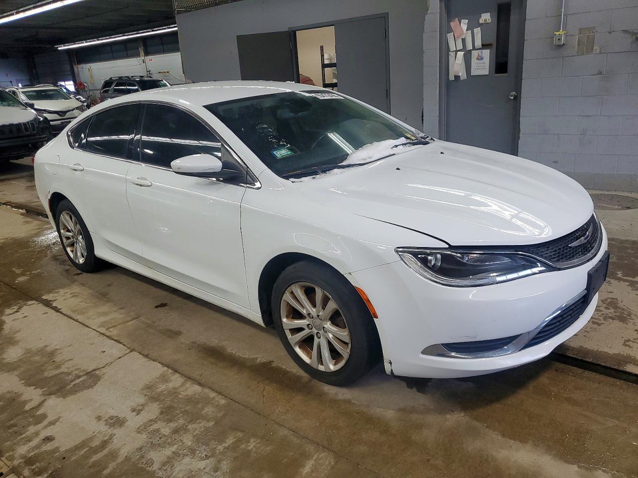 2016 Chrysler 200 Limited - Фото 4
