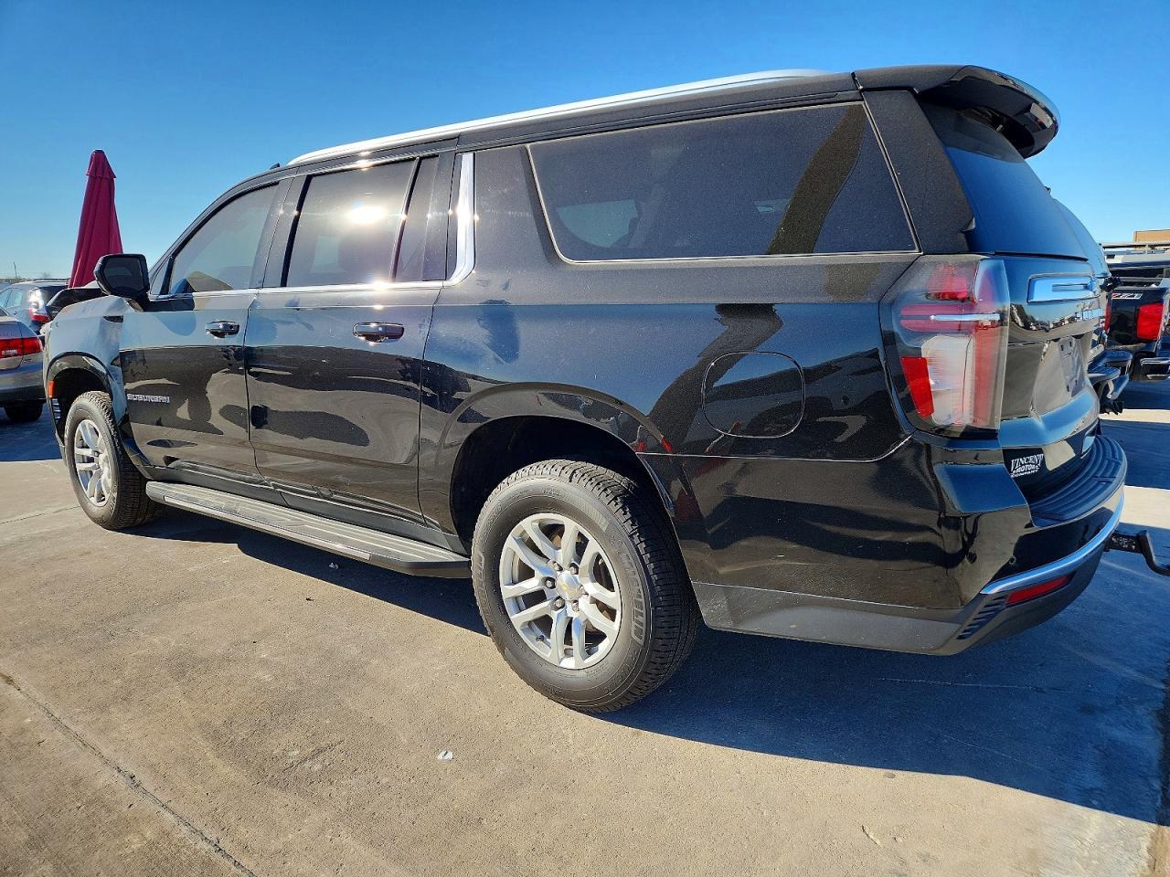 2021 Chev Suburban C1500 Lt - Image 2