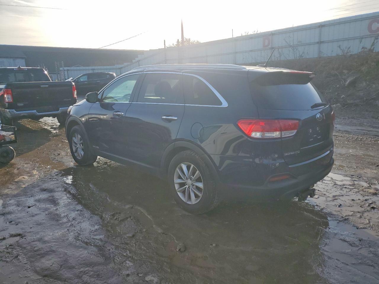 2018 Kia Sorento Lx - Image 2