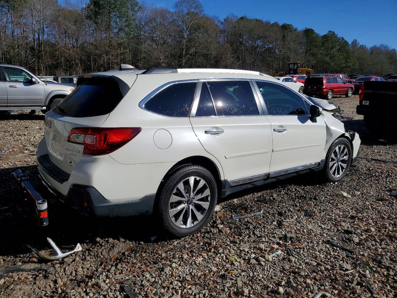 2018 Subaru Outback Touring - Image 3