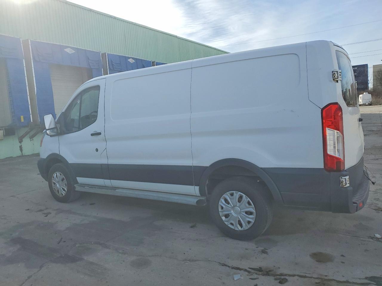 2018 Ford Transit T-250 Low Roof Cargo Van - Фото 2