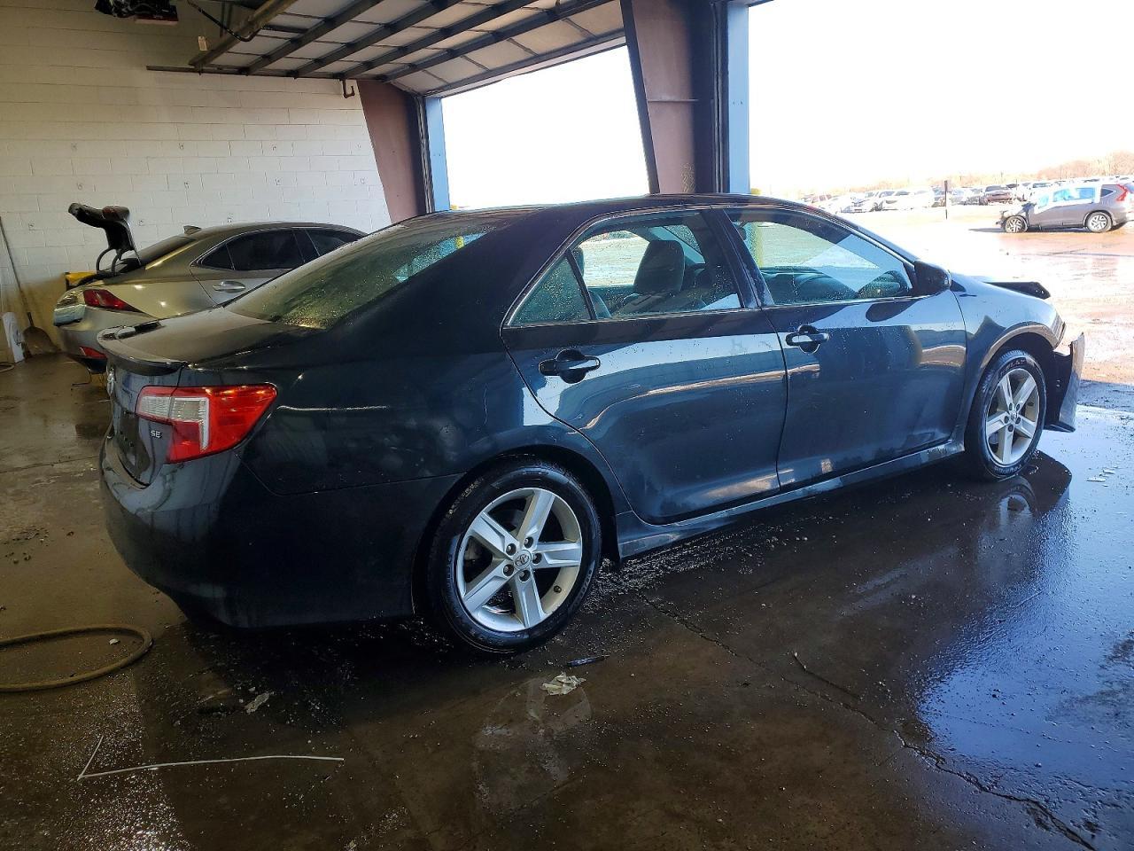 2014 Toyota Camry L - Фото 3