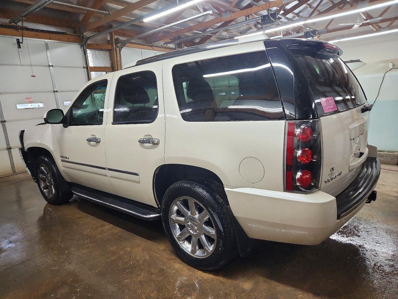 2013 GMC Yukon Denali - Image 2