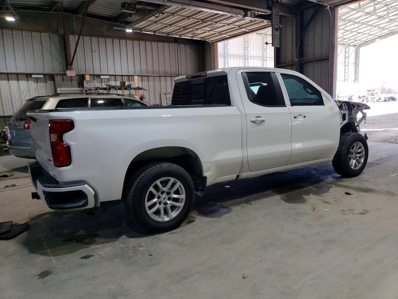 2019 Chevrolet Silverado C1500 Rst - Image 3