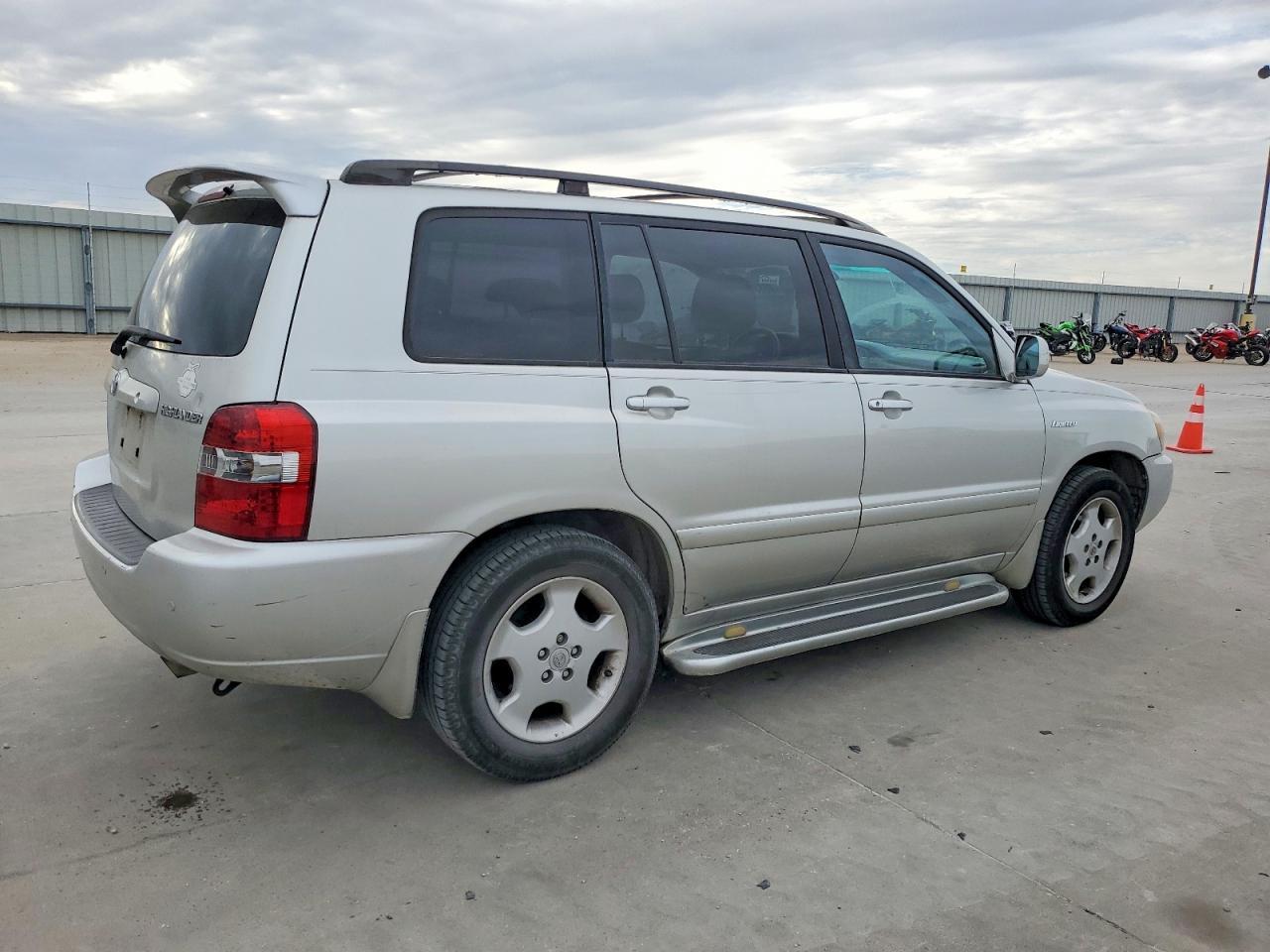 2006 Toyota Highlander Limited - Image 3