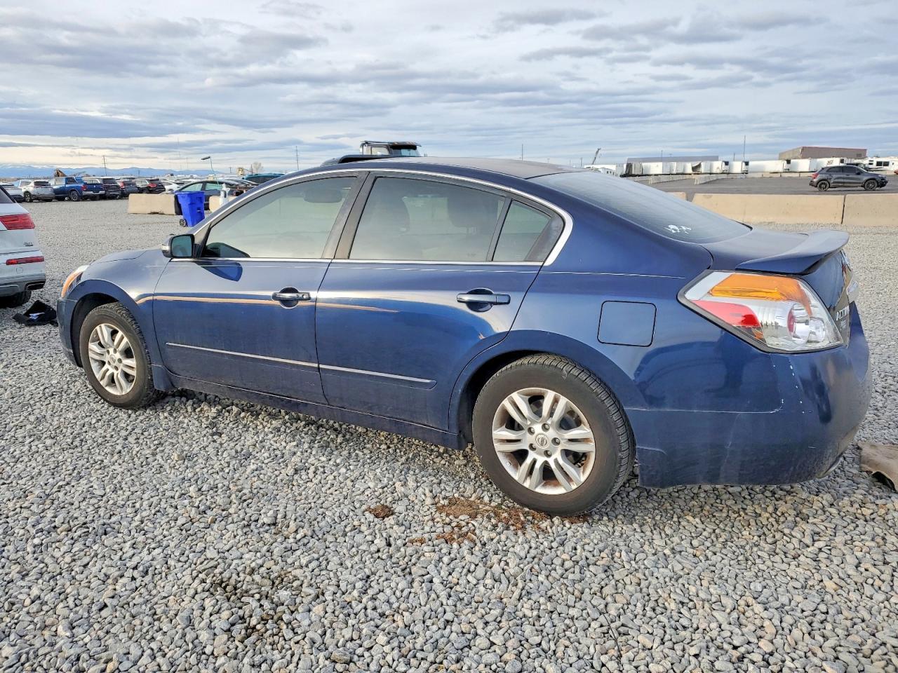 2010 Nissan Altima Base - Image 2