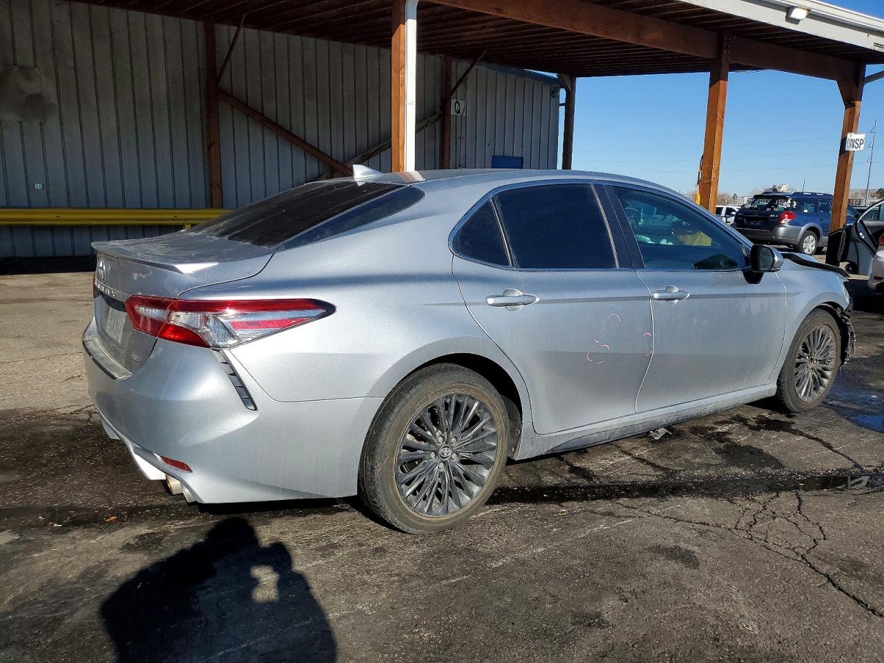 2019 Toyota Camry Se - Image 3