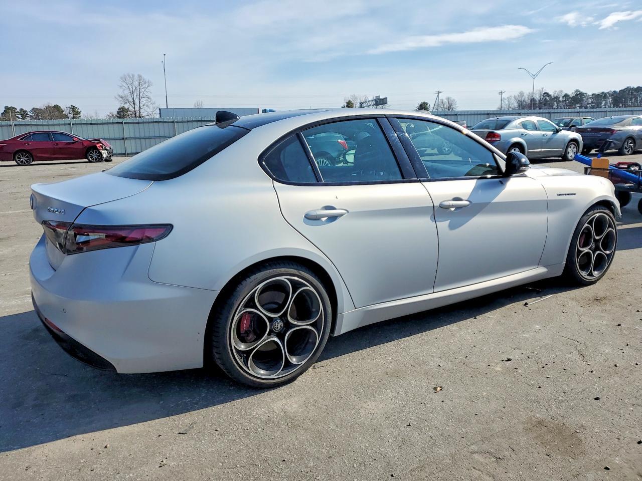 2024 Alfa Romeo Giulia Ti - Фото 3