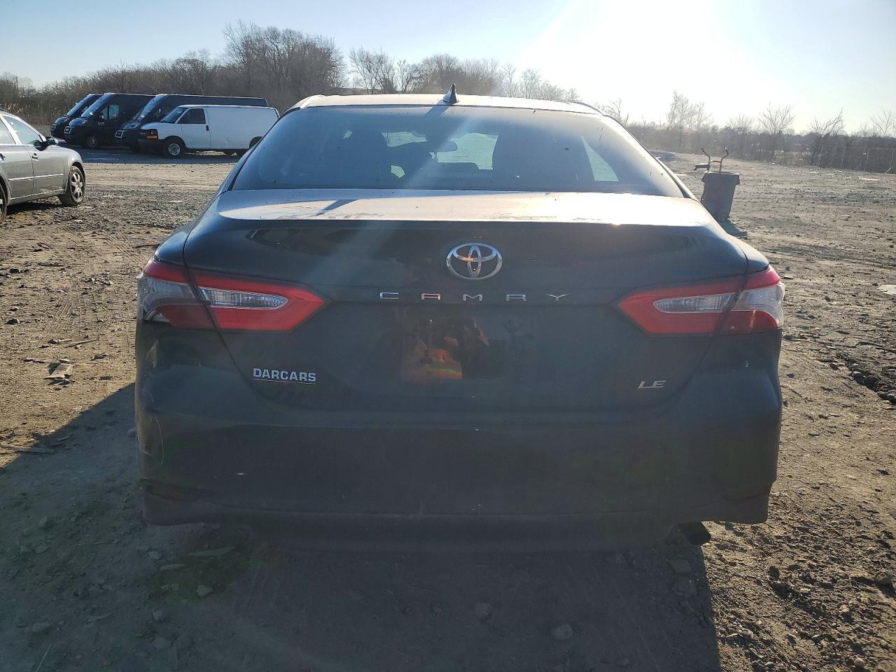 2020 Toyota Camry Le - Фото 6