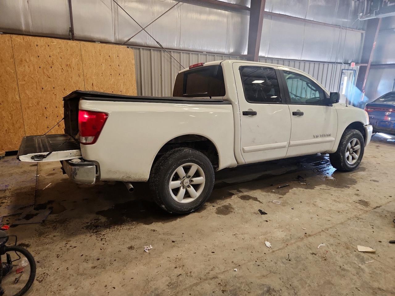 2010 Nissan Titan Xe - Фото 3