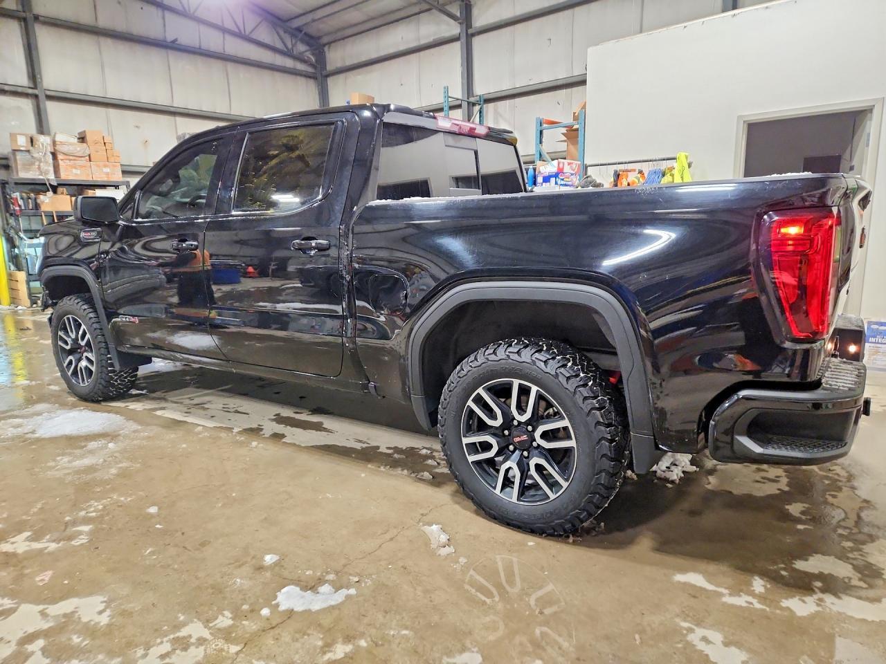 2021 GMC Sierra K1500 At4 - Фото 2