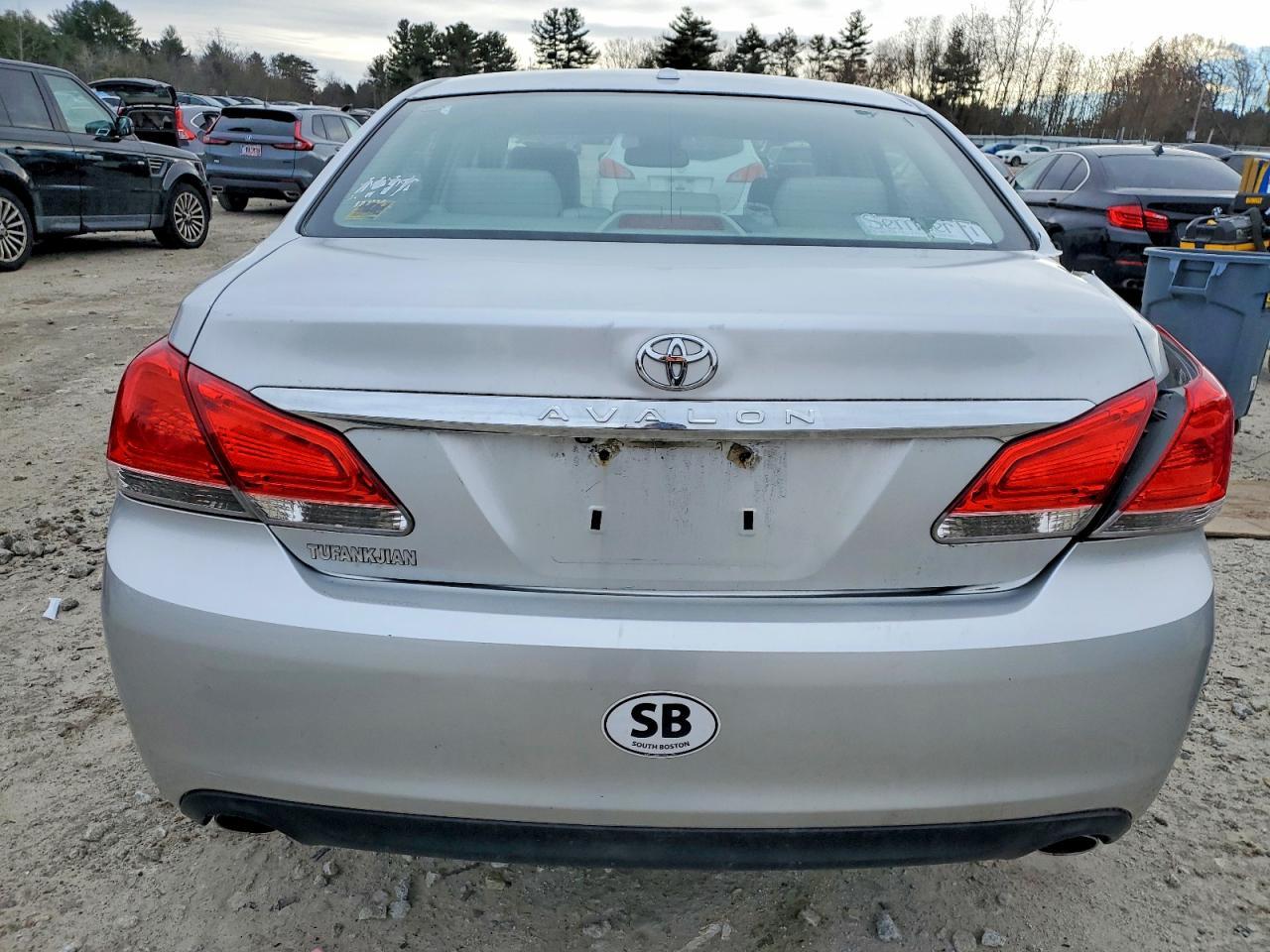 2011 Toyota Avalon Base - Image 6