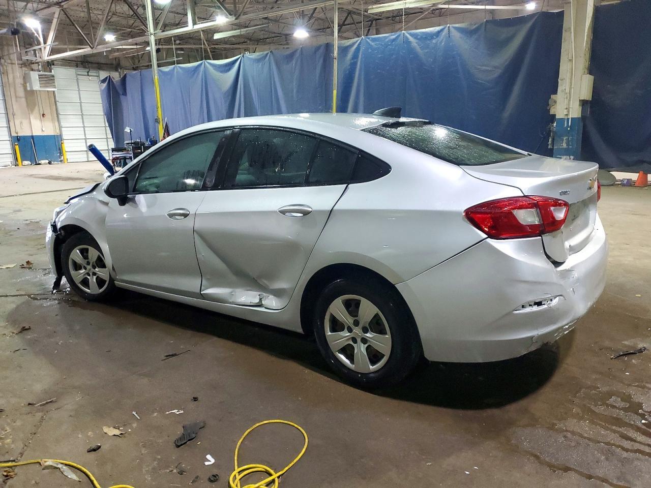 2018 Chevrolet Cruze Ls - Фото 2