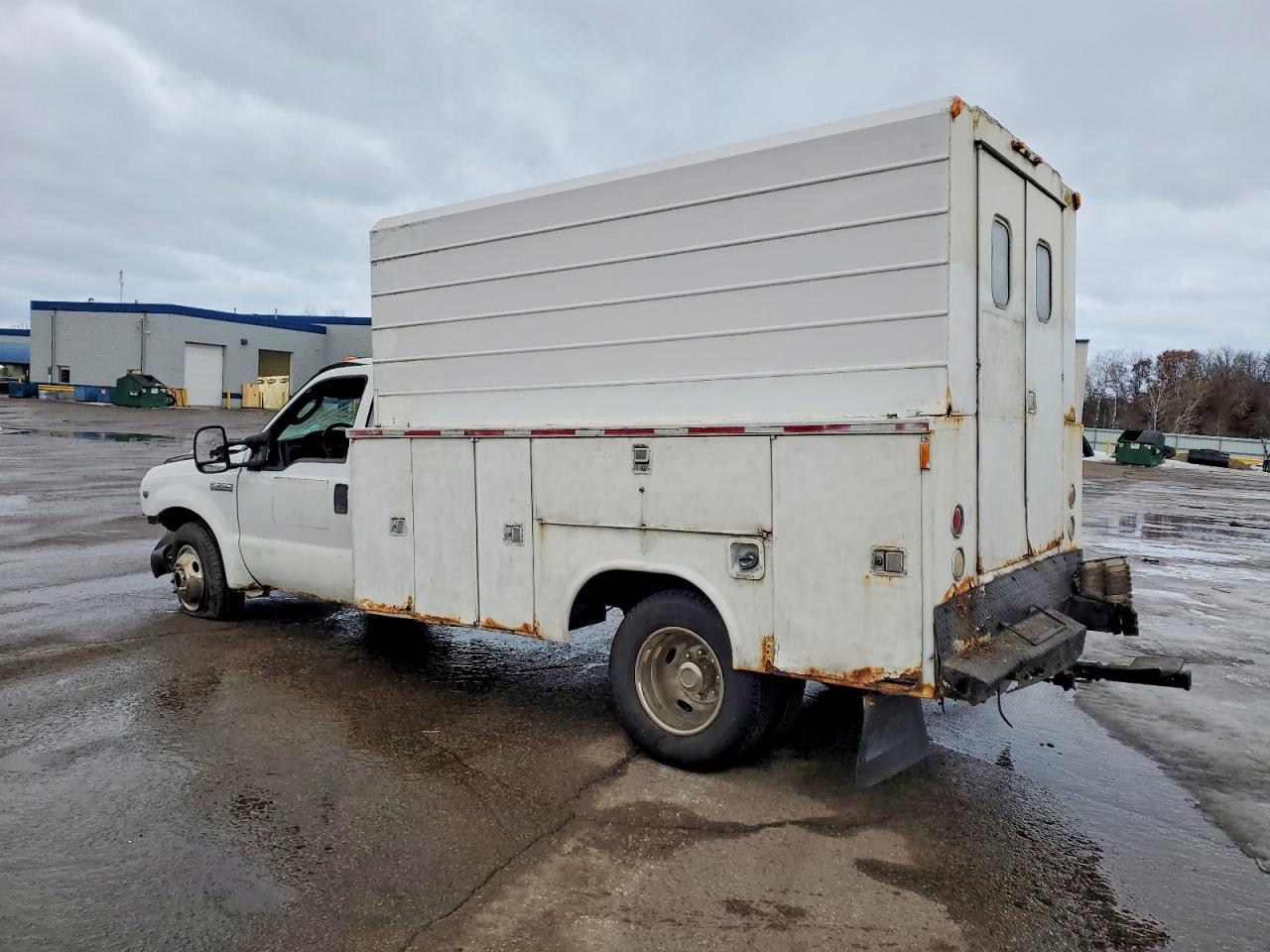 2005 Ford F350 Super Duty Utility / Service Truck - Image 2