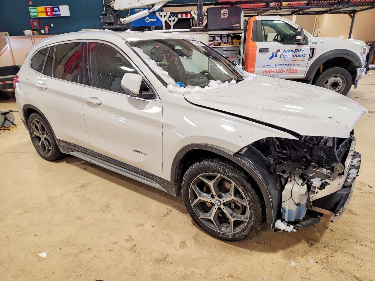 2017 BMW X1 xDrive28I - Фото 4