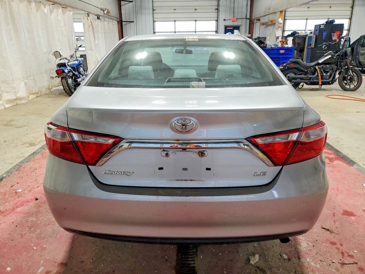 2016 Toyota Camry Le - Фото 6