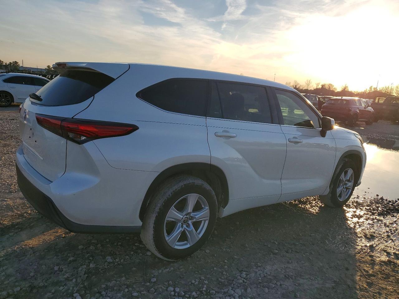 2020 Toyota Highlander L - Фото 3