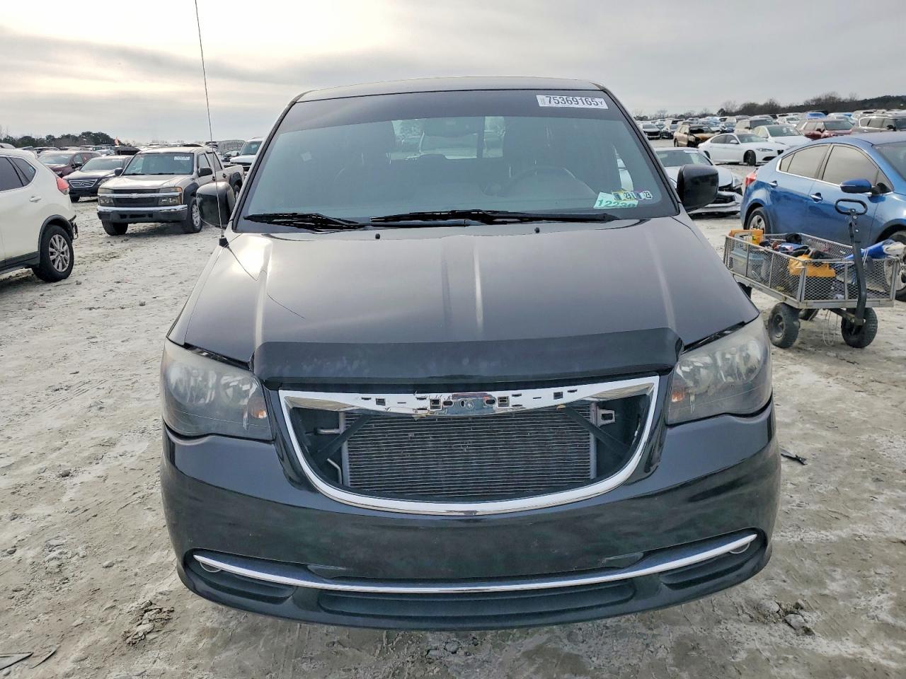2015 Chrysler Town & Country S - Фото 5