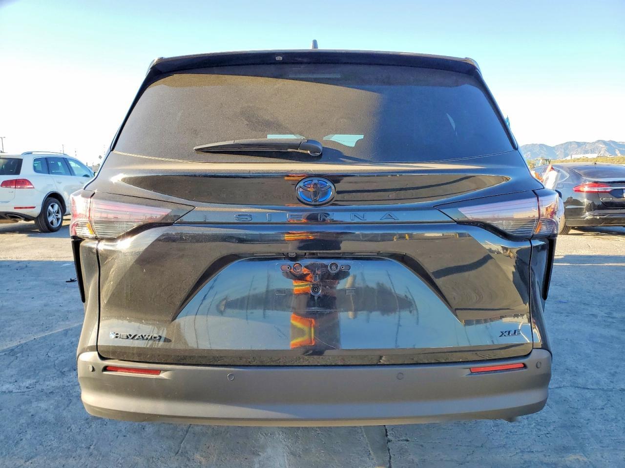 2025 Toyota Sienna Woodland Edition - Image 6