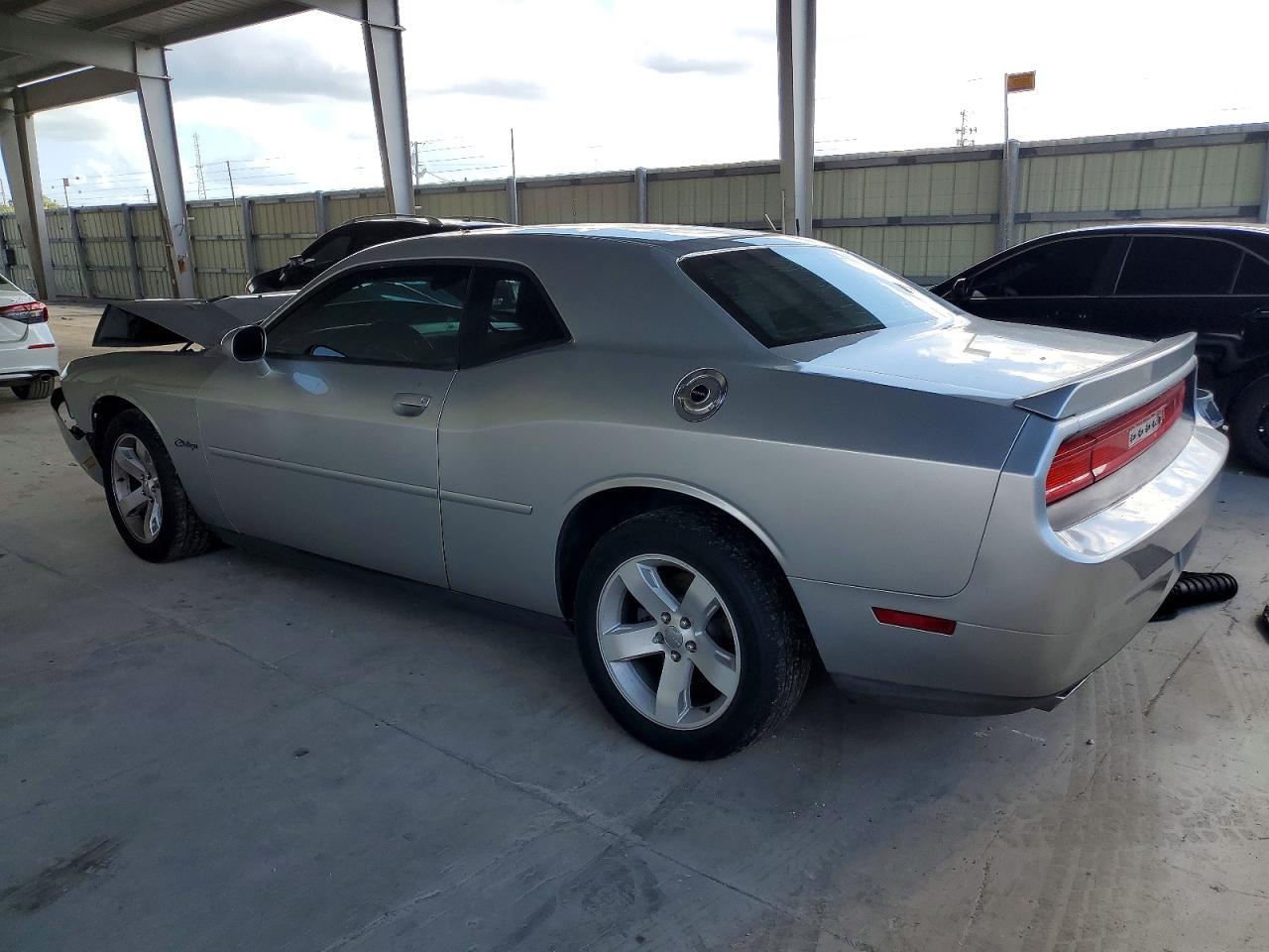 2011 Dodge Challenger - Image 2