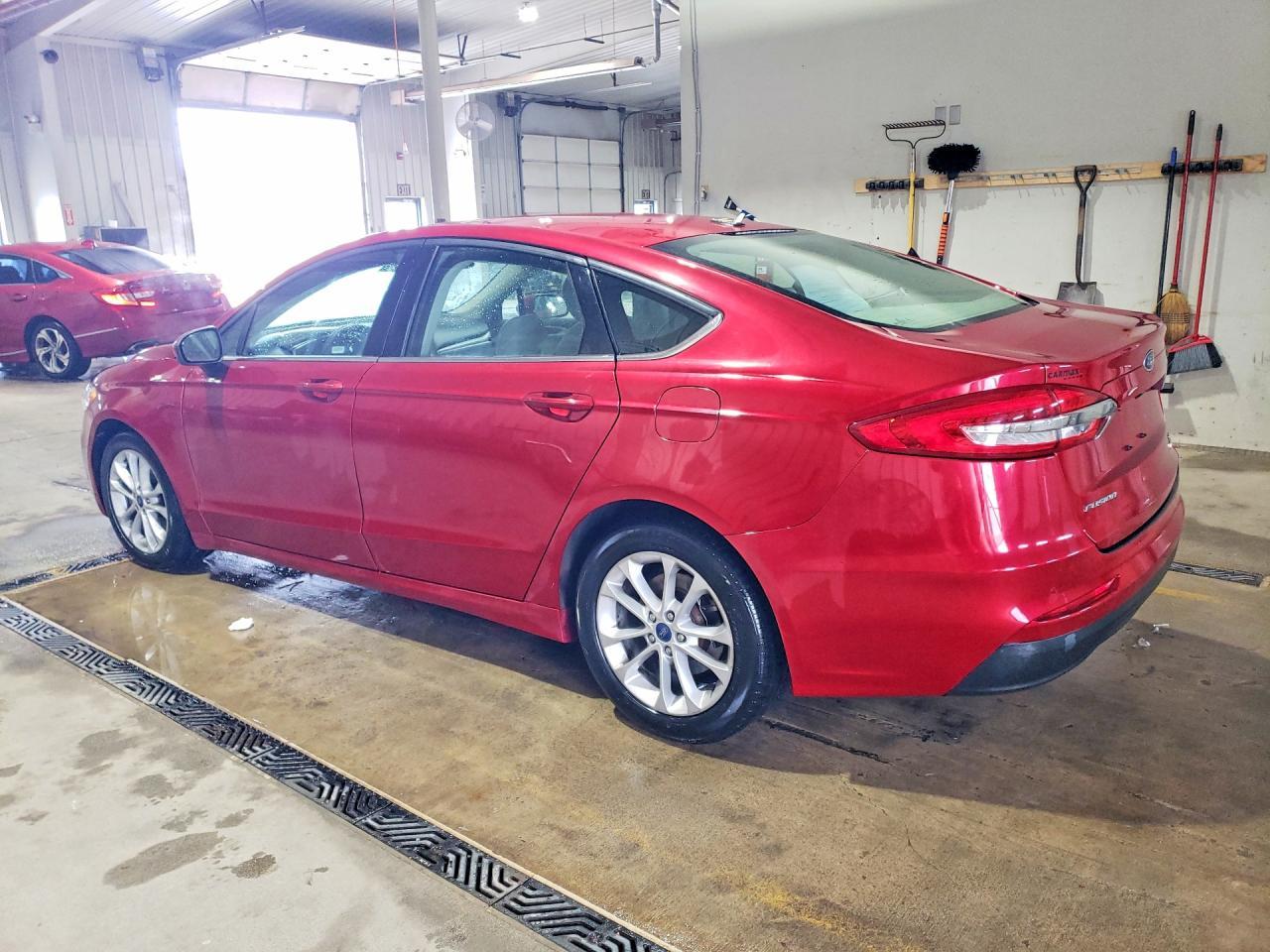 2020 Ford Fusion Se - Фото 2