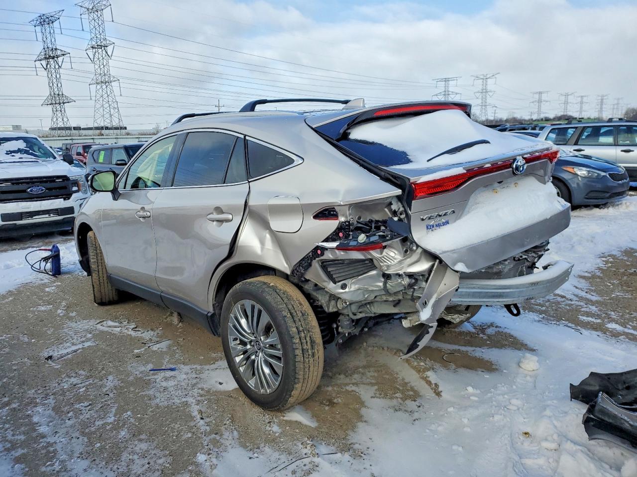 2022 Toyota Venza - Image 2
