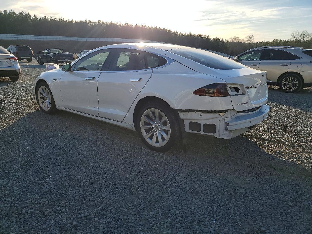 2016 Tesla Model S - Фото 2