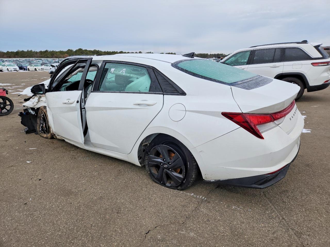 2023 Hyundai Elantra Sel - Image 2