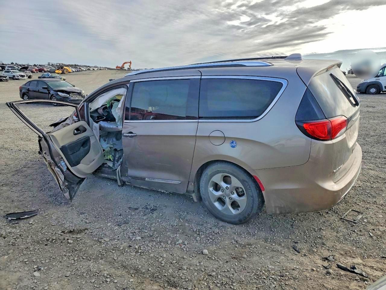 2017 Chrysler Pacifica Touring L Plus - Фото 2