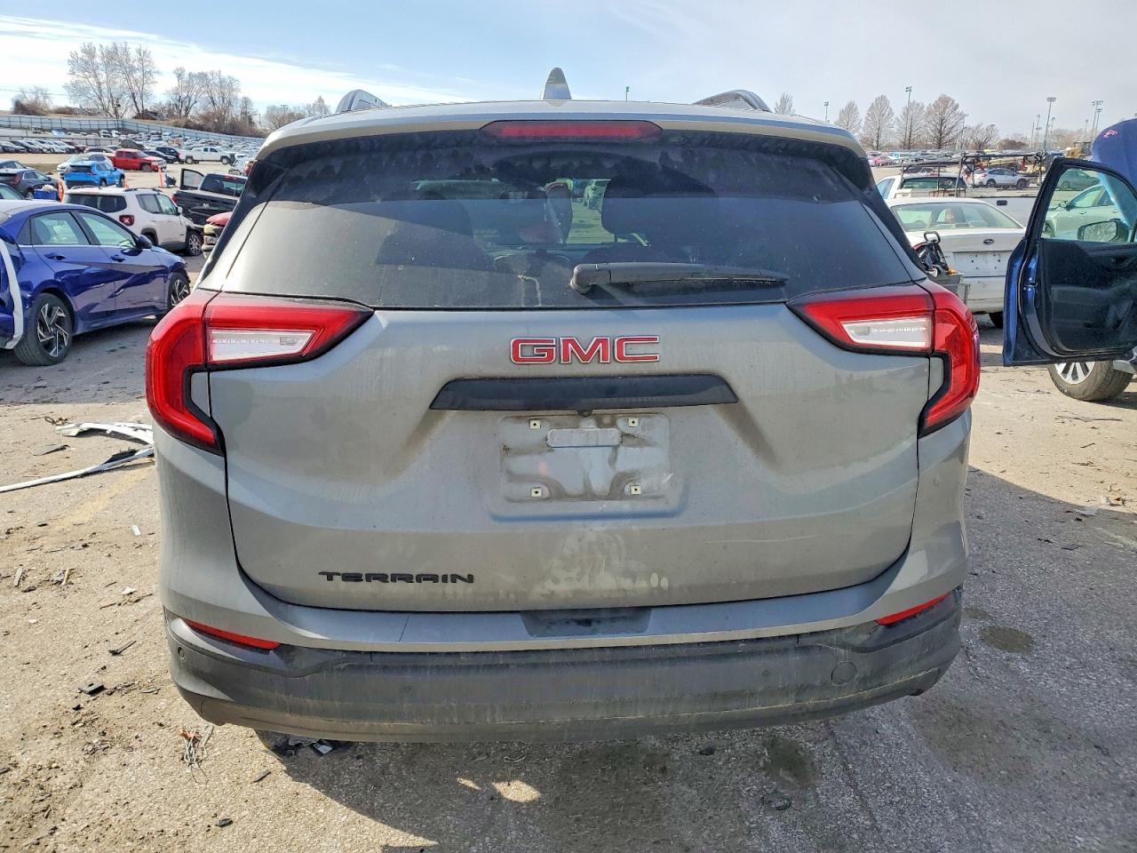 2024 GMC Terrain Sle - Image 6