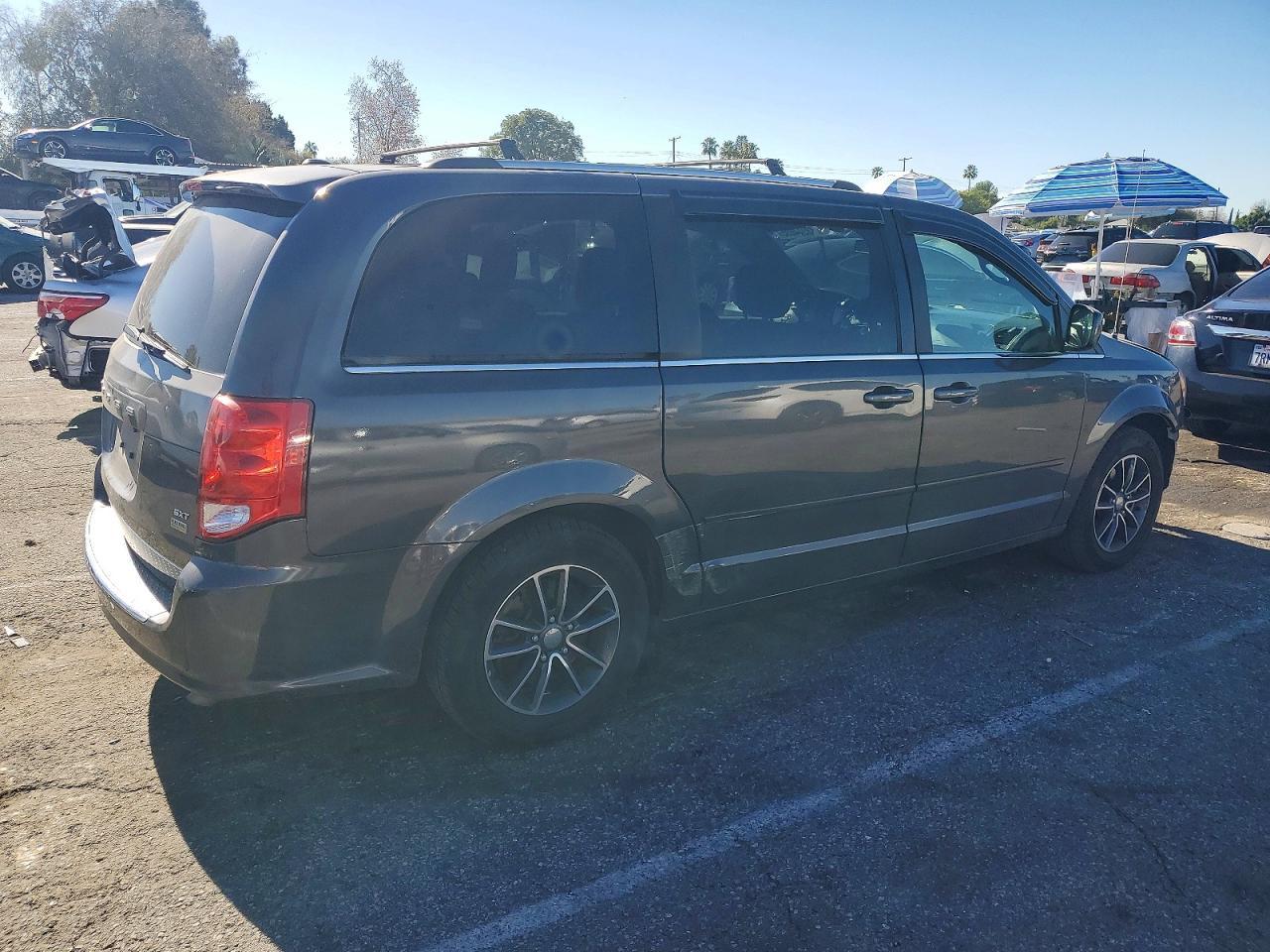 2017 Dodge Grand Caravan Sxt - Фото 3