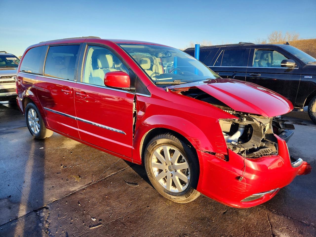 2013 Chrysler Town & Country Touring - Image 4