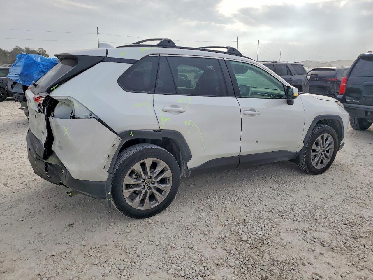 2023 Toyota Rav4 Xle Premium - Image 3