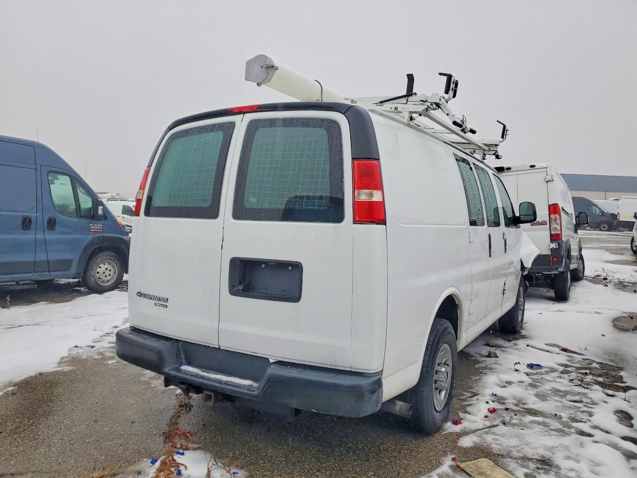 2013 Chevrolet Express G2500 - Фото 3