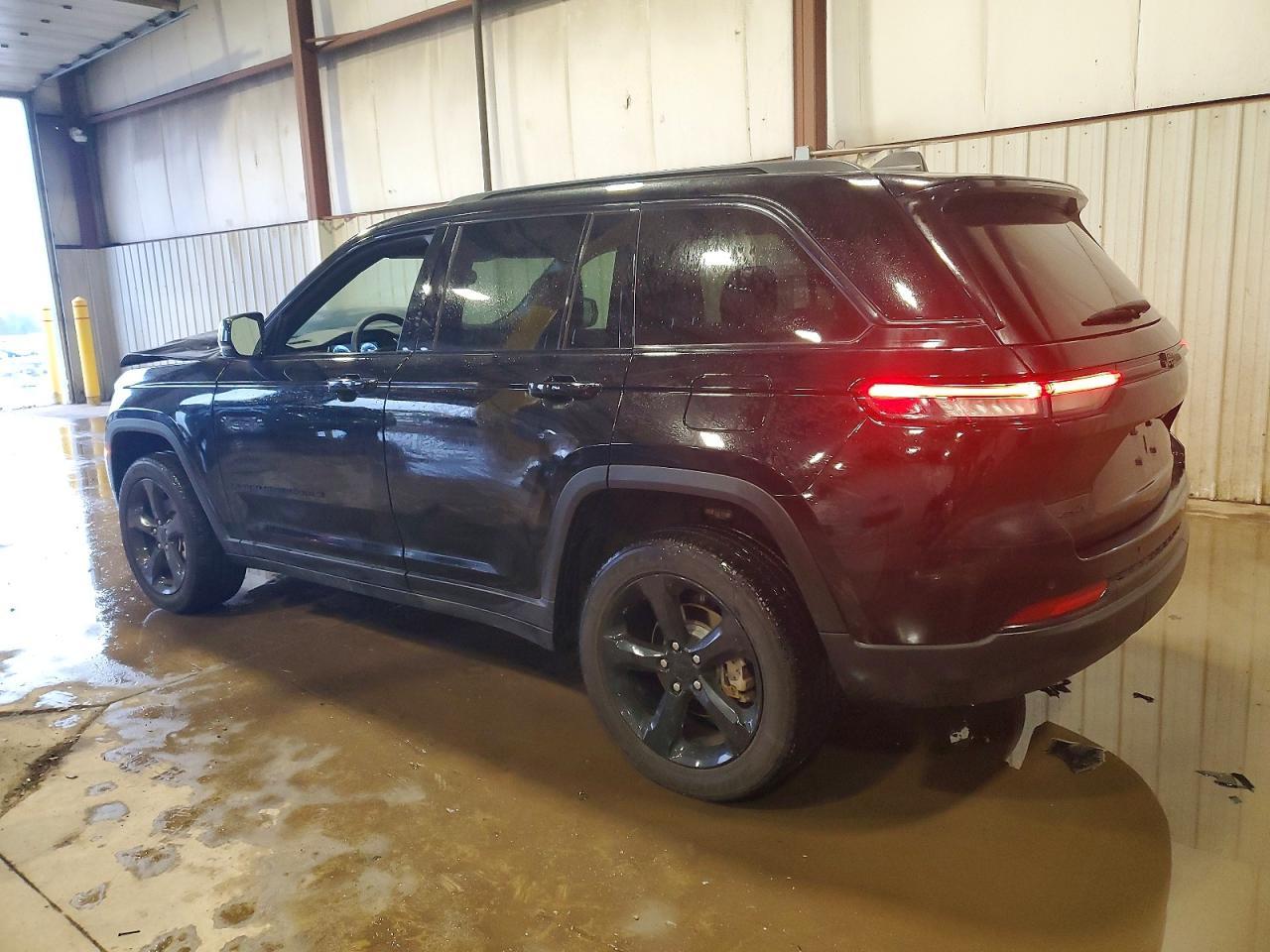 2024 Jeep Grand Cherokee Laredo - Image 2