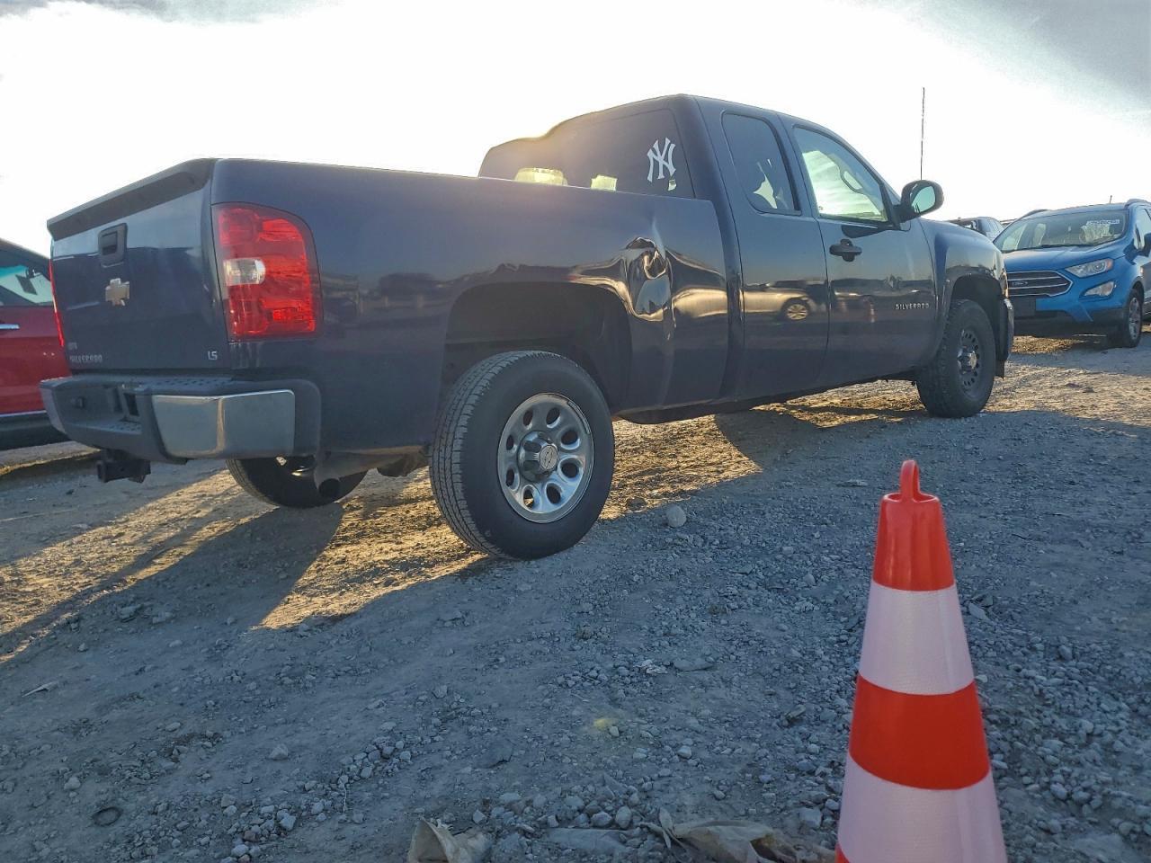 2011 Chevrolet Silverado C1500 Ls - Фото 3