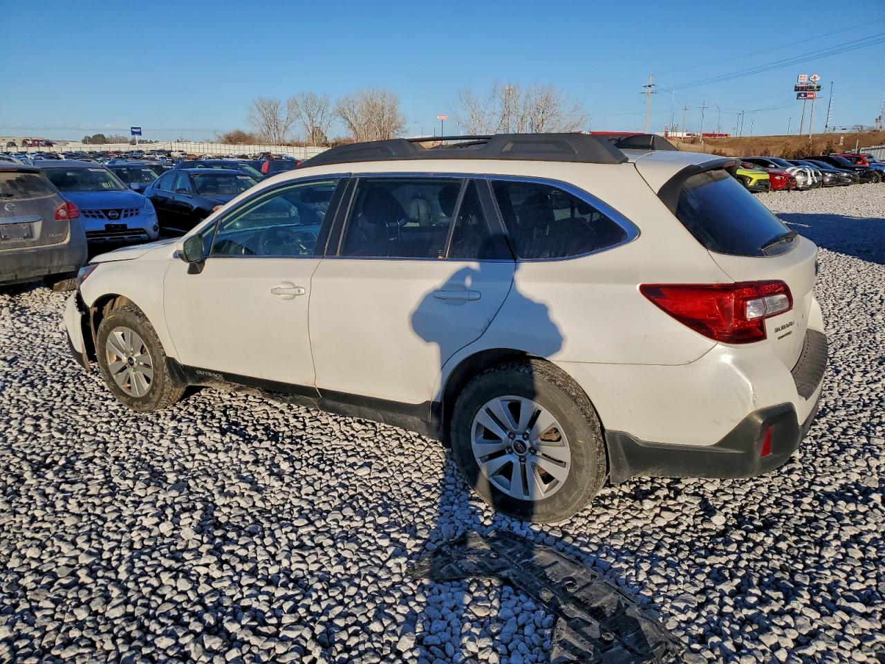 2018 Subaru Outback 2.5I Premium - Фото 2