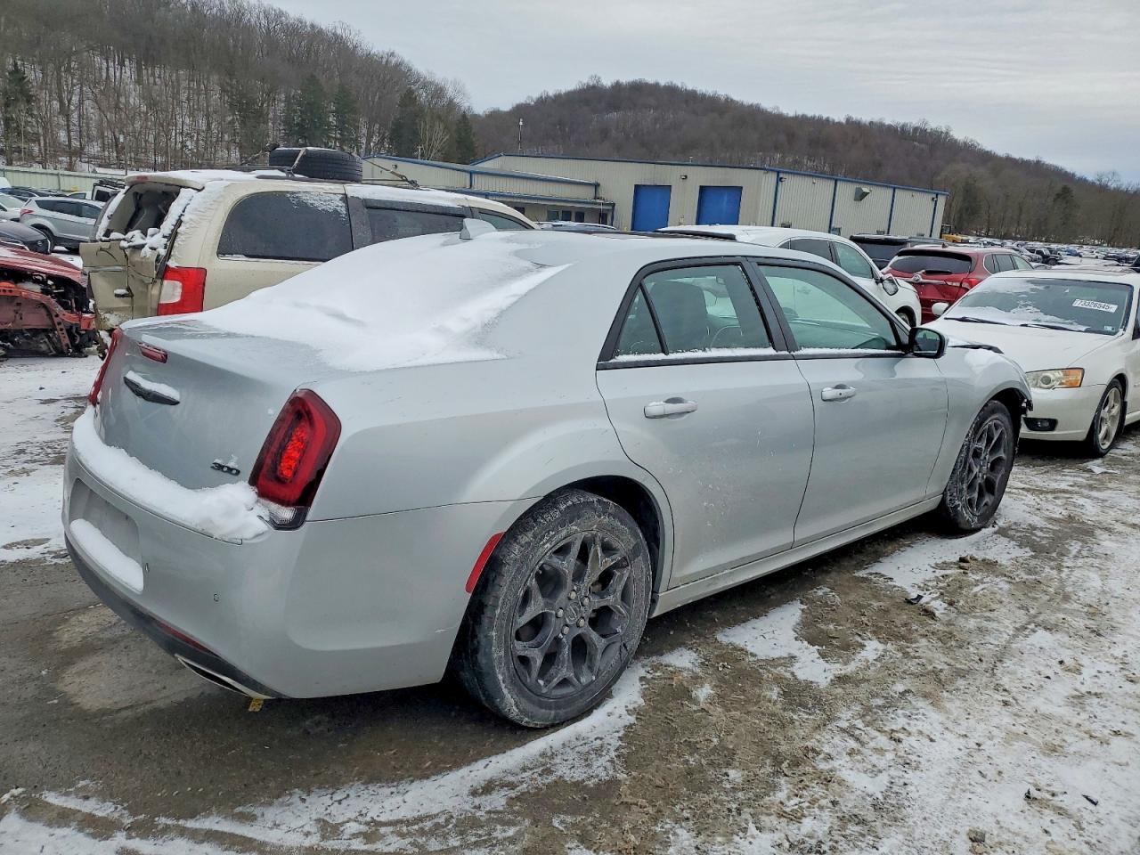 2023 Chrysler 300 Touring L - Image 3