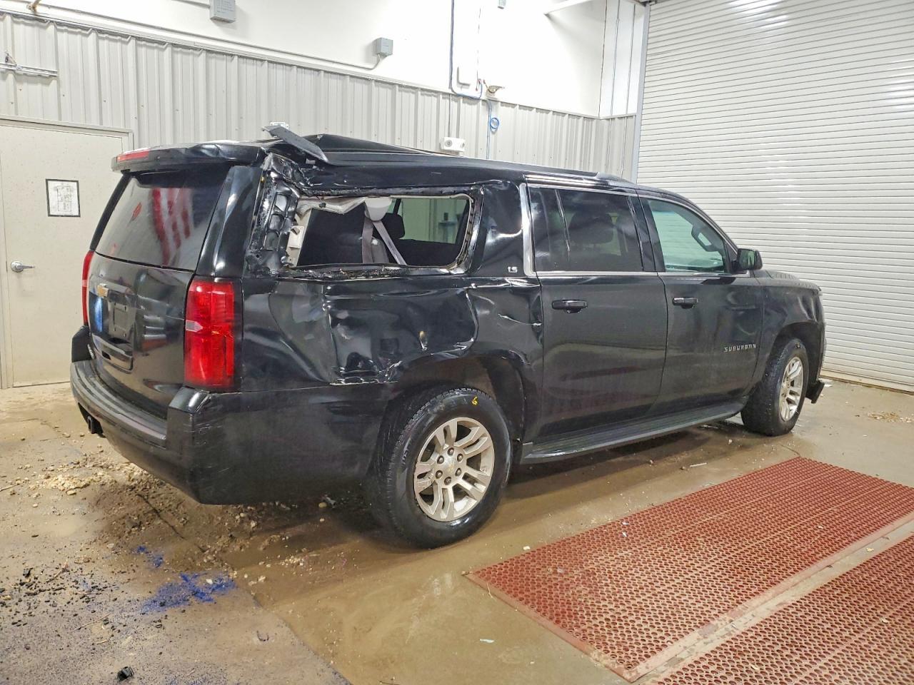 2016 Chevrolet Suburban K1500 Ls - Фото 3