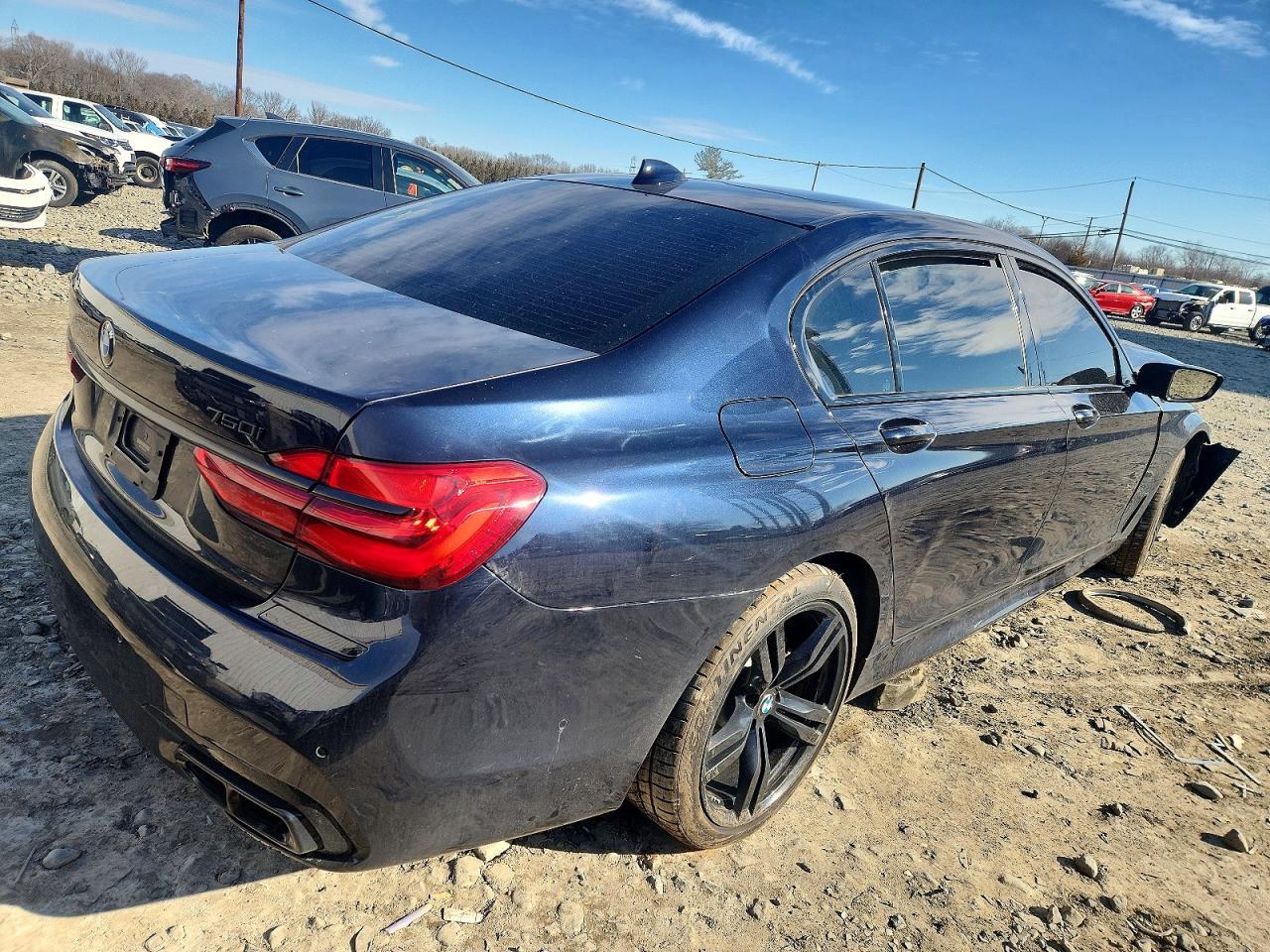 2016 BMW 750 Xi - Фото 3