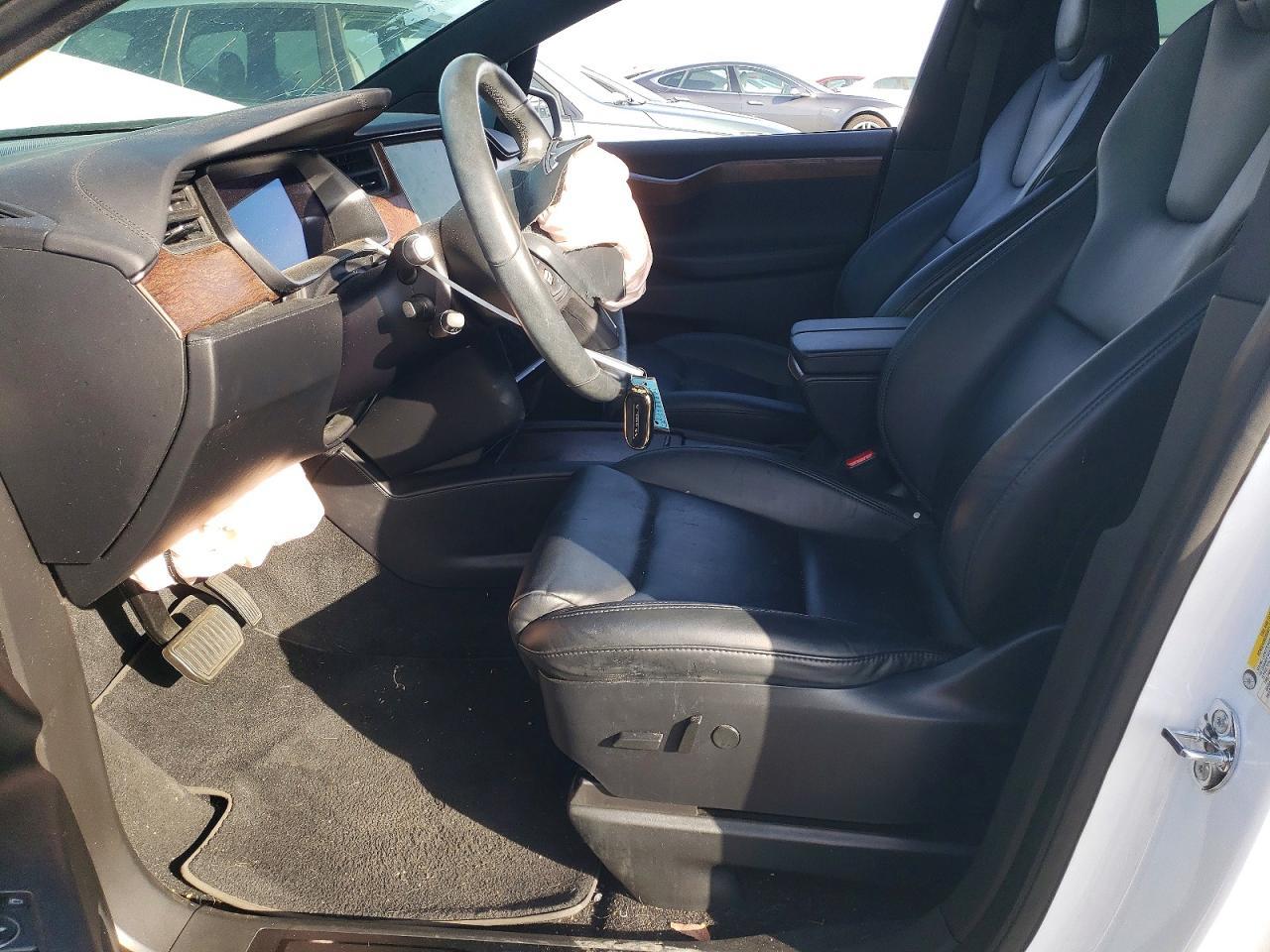 2021 Tesla Model X - Фото 7