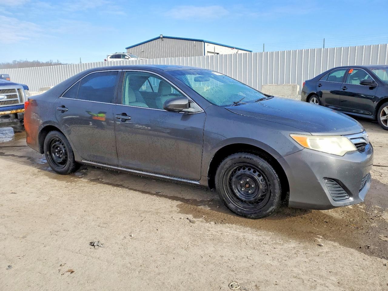2012 Toyota Camry Le - Фото 4