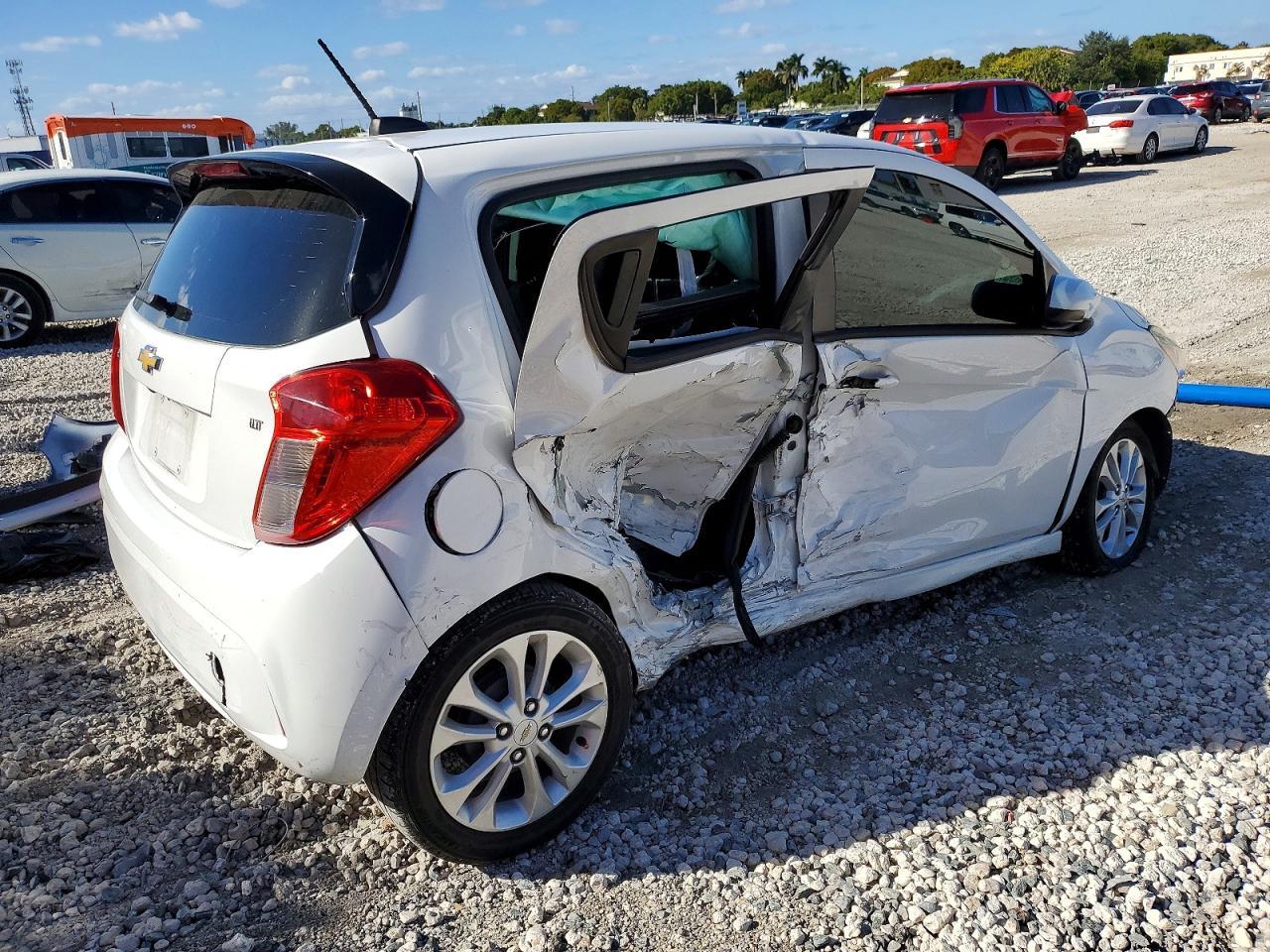 2020 Chevrolet Spark 1Lt - Фото 3