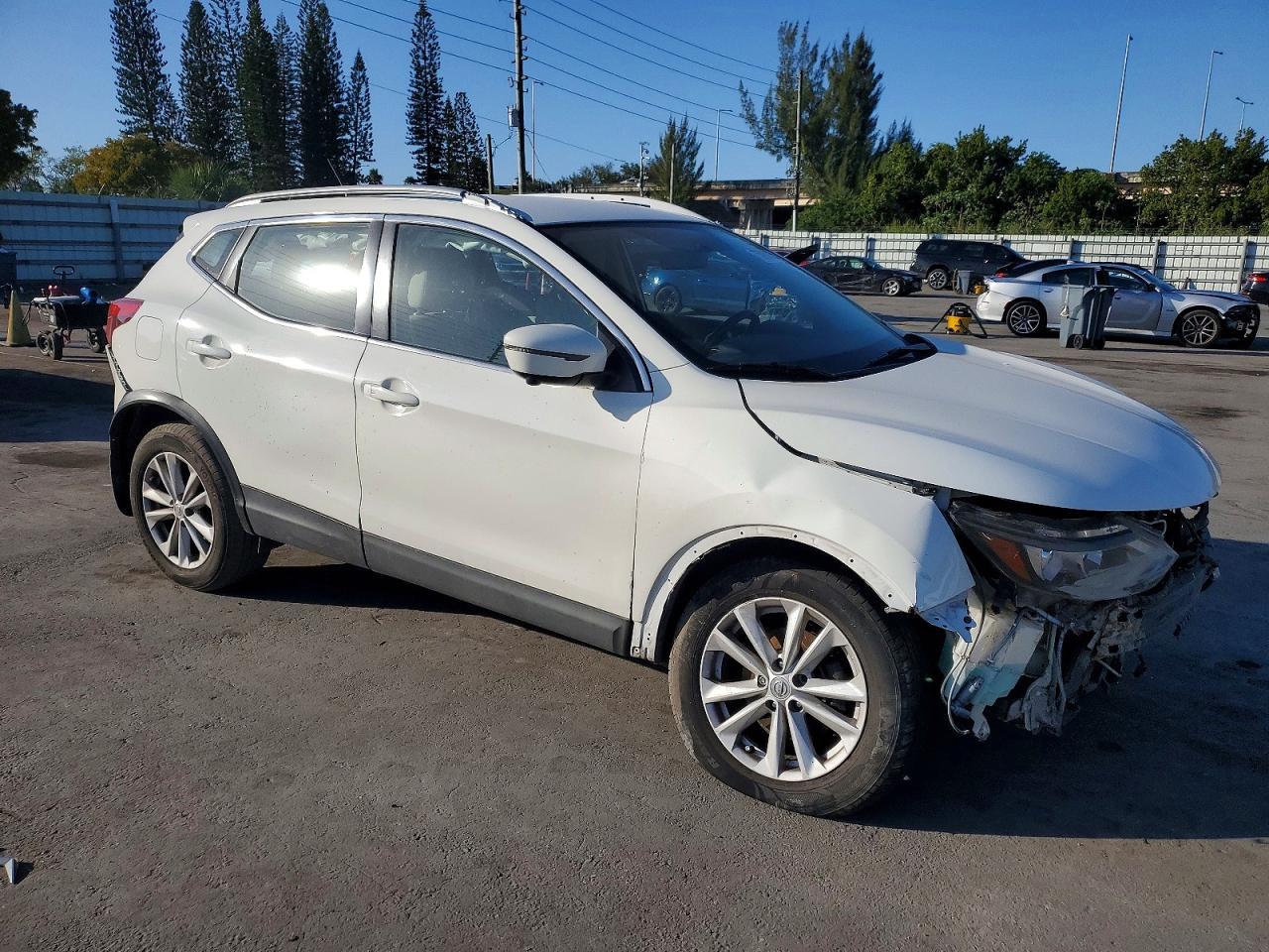 2017 Nissan Rogue Sport S - Фото 4