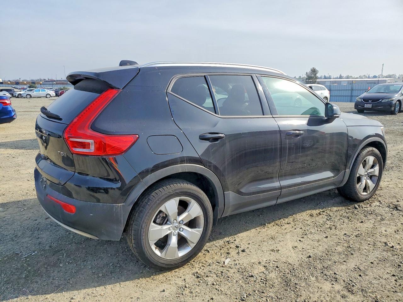 2020 Volvo Xc40 T5 Momentum - Фото 3