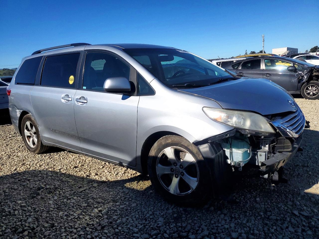 2017 Toyota Sienna Le - Фото 4