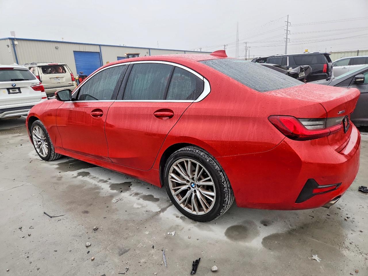 2022 BMW 330Xi - Фото 2
